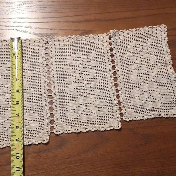 2 pc bundle vintage ecru hand crocheted doilies - Picture 6 of 8